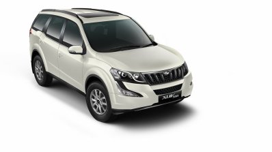 Mahindra XUV500 W10 automatic white colour