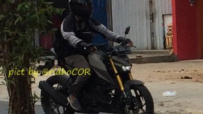 Yamaha MT-15 front quarter spied up close in Indonesia