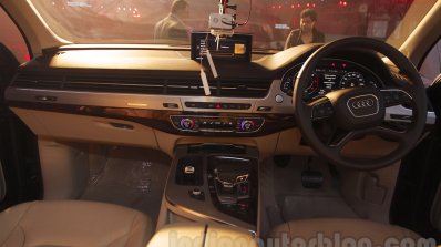 2016 Audi Q7 dashboard (1) launched in India