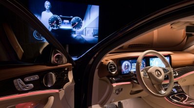 2016 Mercedes E Class interior test mule unveiled