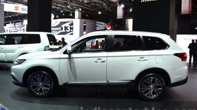 2016 Mitsubishi Outlander side at 2015 Frankfurt Motor Show