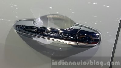 2016 Toyota Fortuner chrome door handle at 2015 Thailand Motor Expo