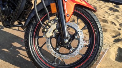 Honda CB Hornet 160R orange with stickering front disc Nissin caliper launched
