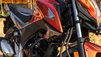 Honda CB Hornet 160R orange with stickering wallpaper launched