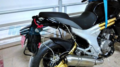 Mahindra Mojo ABS version rear wheel spied