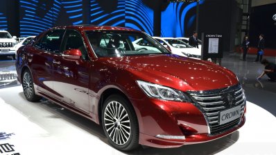 Toyota Crown front three quarters at 2015 Shanghai Auto Show