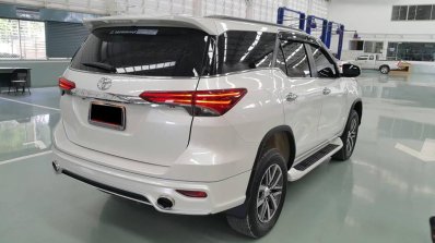 Toyota Fortuner Fiar FD-2LS (Luxury Sport) bodykit white rear quarter Thailand