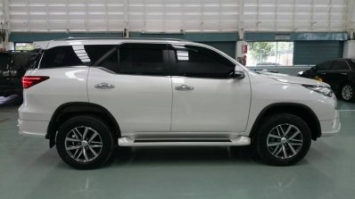 Toyota Fortuner Fiar FD-2LS (Luxury Sport) bodykit white side Thailand