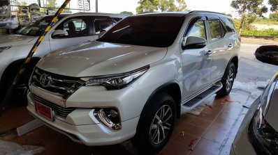 Toyota Fortuner Fiar FD2-L bodykit white head lamp Thailand