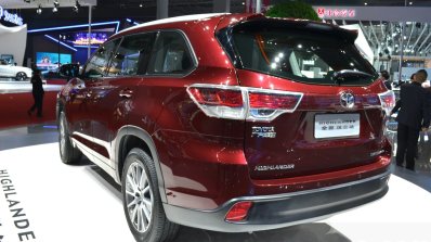 Toyota Highlander rear three quarters 1 at the 2015 Shanghai Auto Show