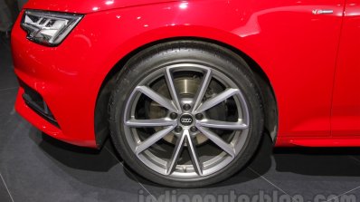 2016 Audi A4 wheel at Auto Expo 2016