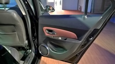 2016 Chevrolet Cruze (facelift) rear door panel