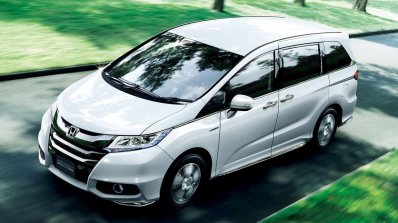 2016 Honda Odyssey Hybrid front three quarters in motion