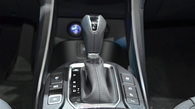 2016 Hyundai Santa Fe (facelift) centre tunnel at 2016 Geneva Motor Show