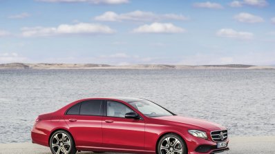 2016 Mercedes E-Class E 220 d front three quarters standstill Hyazinth red