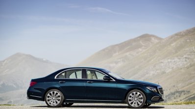 2016 Mercedes E-Class E 350 e front three quarters right side callait blue