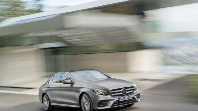 2016 Mercedes E-Class E 400 4MATIC front three quarters in motion selenit grey magno