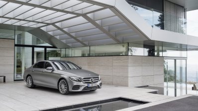 2016 Mercedes E-Class E 400 4MATIC front three quarters parked selenit grey magno