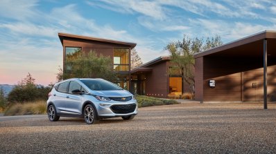 2017 Chevrolet Bolt front three quarters