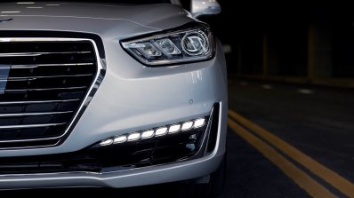 2017 Genesis G90 front-end North American-spec