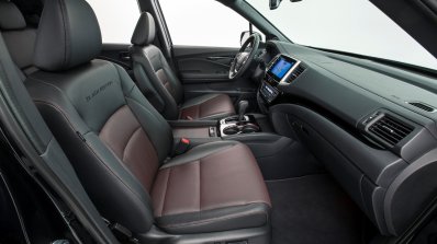 2017 Honda Ridgeline black front seats second image