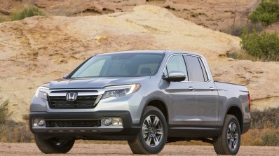 2017 Honda Ridgeline front three quarters left side second image