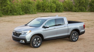 2017 Honda Ridgeline front three quarters left side third image