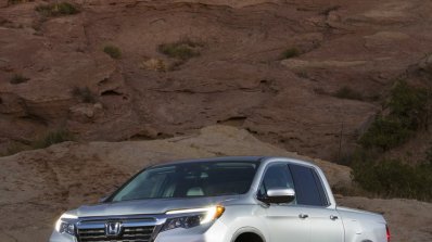 2017 Honda Ridgeline front three quarters left side