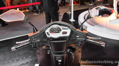 Mahindra Gusto 125 instrument cluster speedometer at Auto Expo 2016