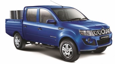 Mahindra Imperio Double Cab blue with drums side