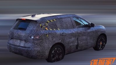 Renault Koleos successor rear three quarter (Renault Maxthon) snapped