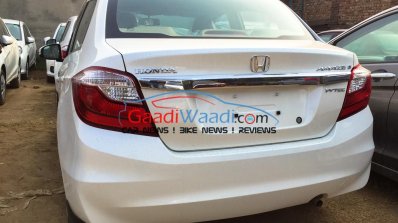 2016 Honda Amaze facelift rear spied