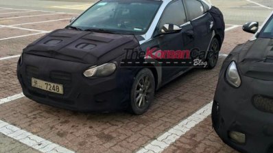 2016 Hyundai Accent front three quarters spy shot