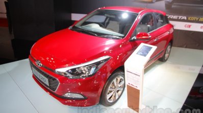 2016 Hyundai i20 front three quarters right at the Auto Expo 2016