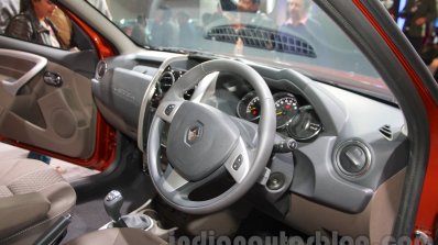 2016 Renault Duster facelift dashboard Auto Expo 2016