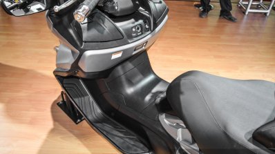 2016 Suzuki Burgman 650 Executive floor board at Auto Expo 2016