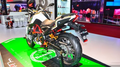 Benelli TNT 25 accessories white at Auto Expo 2016