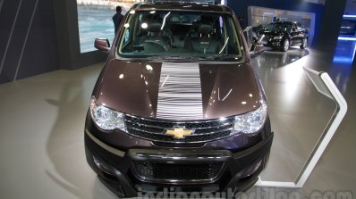 Chevrolet Enjoy special edition front at 2016 Auto Expo