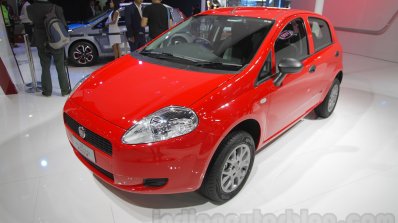 Fiat Punto Pure front three quarters at Auto Expo 2016