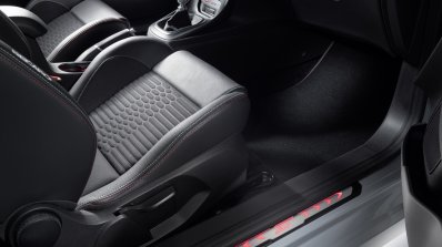 Ford Fiesta ST200 front seat press image