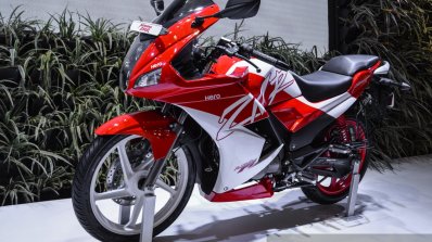 Hero Karizma ZMR red and white front quarter at Auto Expo 2016