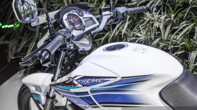 Hero Xtreme Sports white and blue fuel tank at Auto Expo 2016