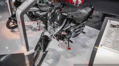 Honda CB Unicorn 150 front quarter at Auto Expo 2016