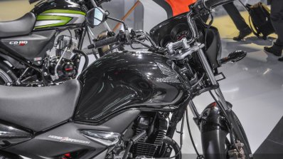 Honda CB Unicorn 150 fuel tank at Auto Expo 2016