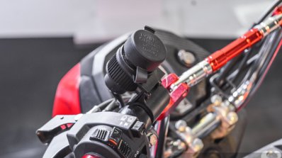 Honda Navi accessories mobile phone charger at Auto Expo 2016