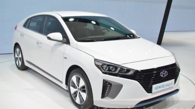 Hyundai Ioniq Plug-in front three quarters at Geneva Motor Show 2016