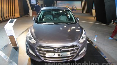 Hyundai i30 front view at 2016 Auto Expo
