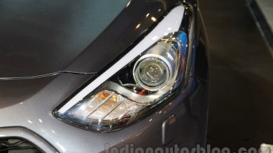 Hyundai i30 headlamp at 2016 Auto Expo