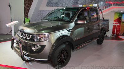 Mahindra Imperio Double Cabin Customised front three quarter right side at Auto Expo 2016