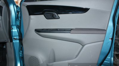Mahindra KUV100 1.2 Diesel (D75) door panel Full Drive Review